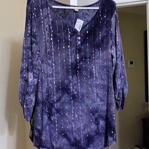 Grayish blue blouse with 3/4 sleeves and sequins details.